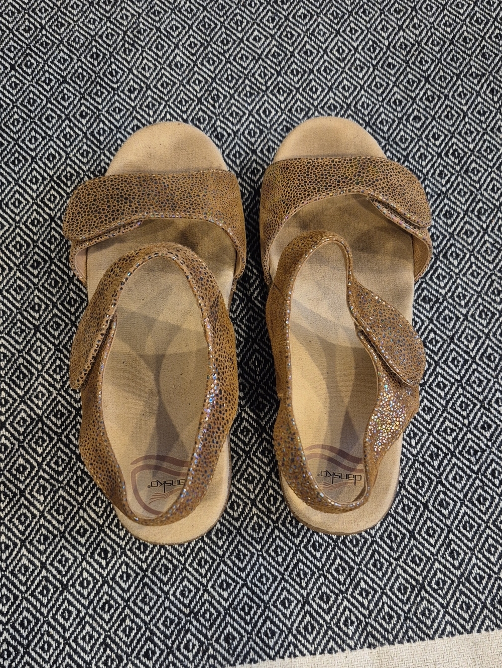 Dansko Metallic Strap Sandals Size 8.5 (39) - Picture 5 of 10